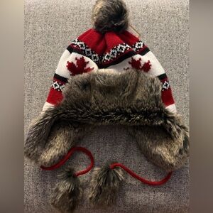 NWT Maple leaf Faux-Fur Lined Winter Trapper Hat toque